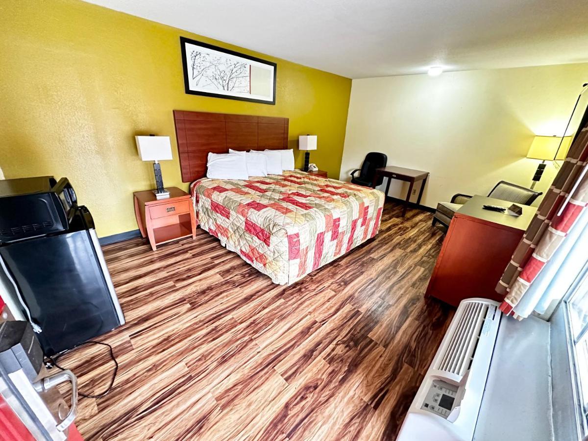 Regency Inn Iola Экстерьер фото