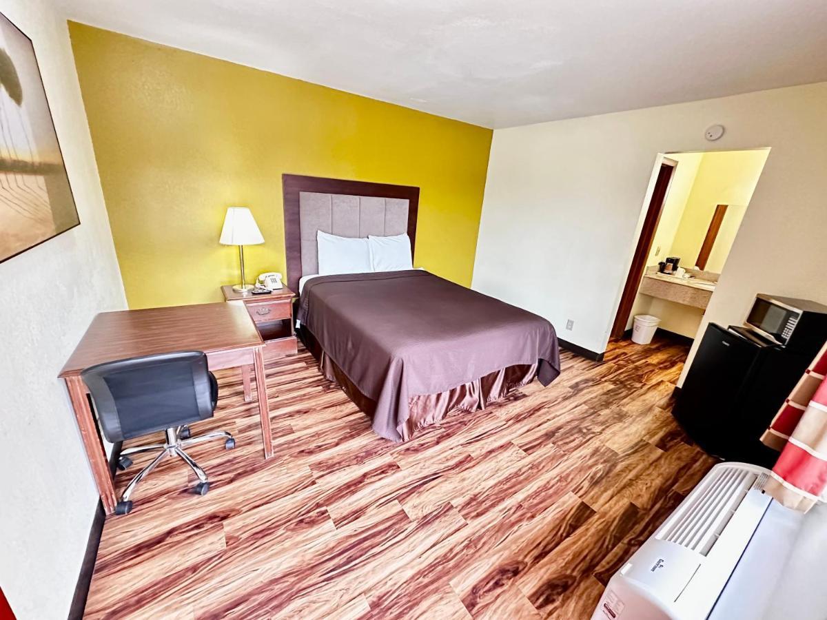 Regency Inn Iola Экстерьер фото