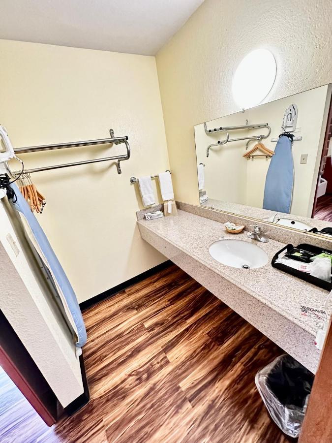 Regency Inn Iola Экстерьер фото