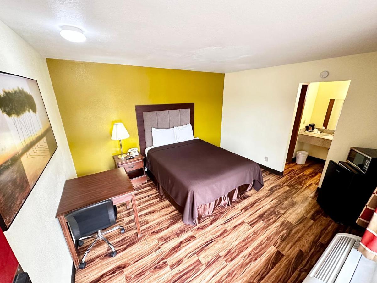Regency Inn Iola Экстерьер фото