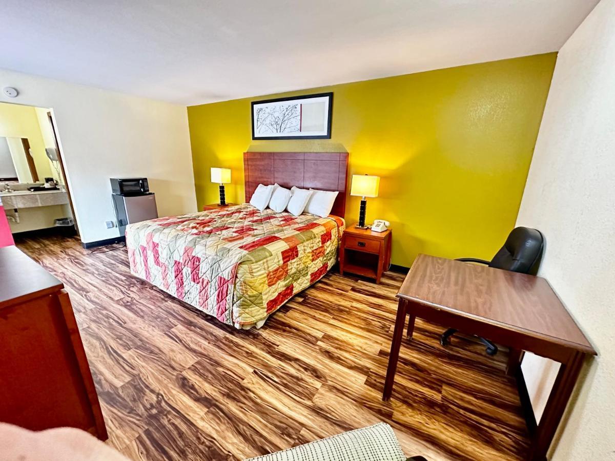 Regency Inn Iola Экстерьер фото