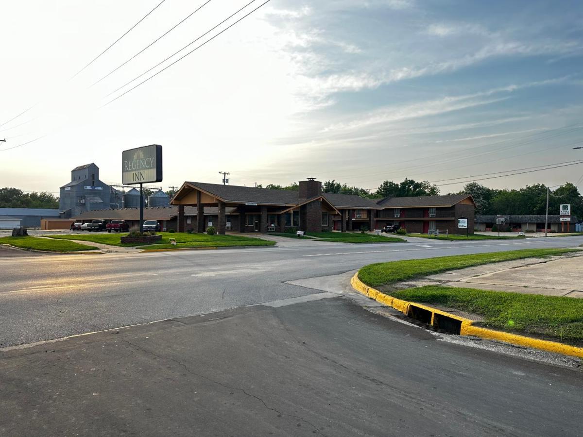 Regency Inn Iola Экстерьер фото